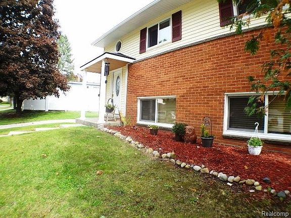 2nd image of 880 Panorama Ct