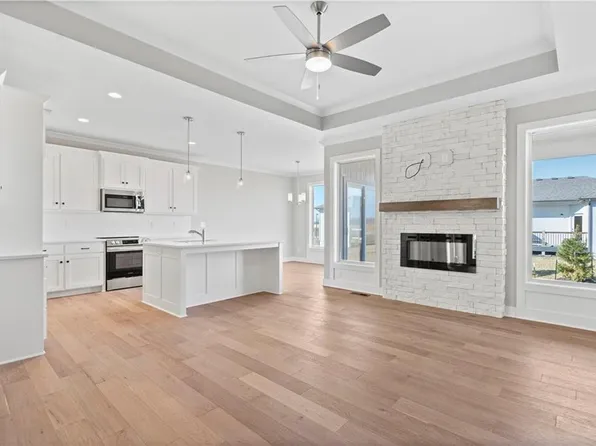 24958 W 94th Pl, Lenexa, KS 66227