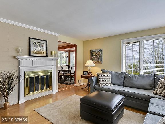 4th image of 9313 Adelaide Dr