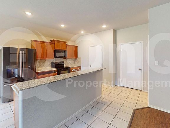 4th image of 5513 Diaz Ave
