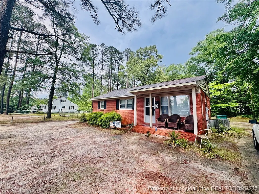 3 bed, 1.0 bath, 1014 sqft, $1,100 — Photo 4
