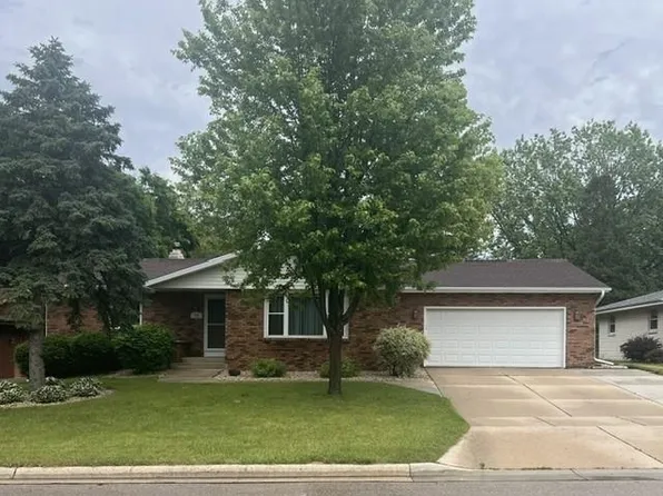 120 Arbor Hill Dr, Janesville, WI 53548