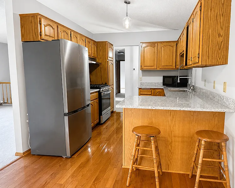3 bed, 2.0 bath, 1560 sqft, $2,395 — Photo 4