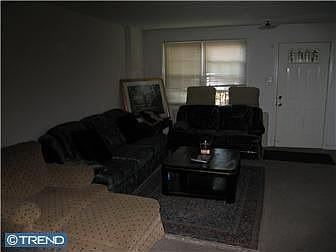 4th image of 1020 W Oxford St