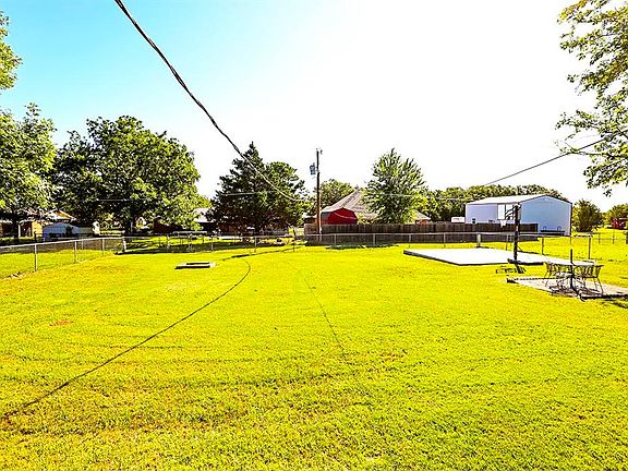 5th image of 1303 Carrizo St