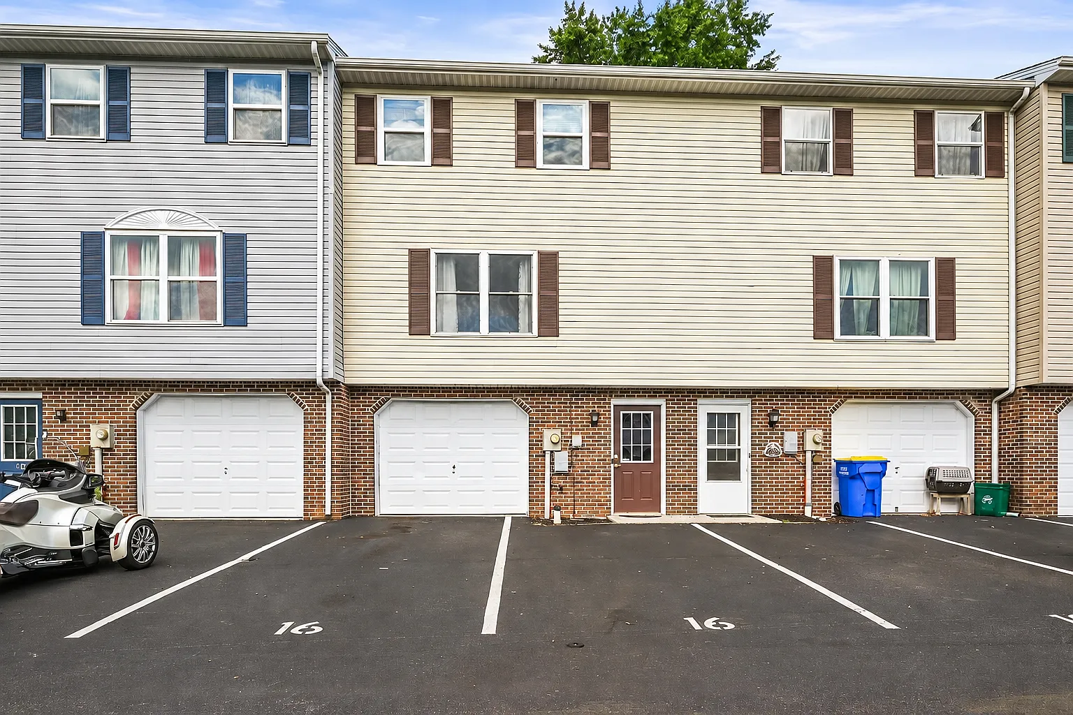 3 bed, 1.5 bath, 1140 sqft, $1,825 — Photo 1