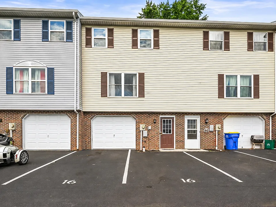 16 Pine Dr