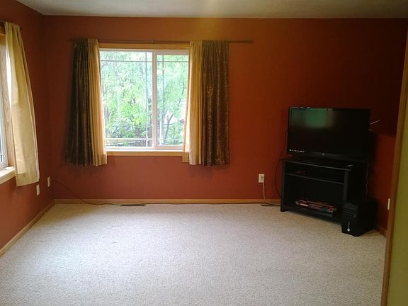 4th image of 210 W Cherry Ave