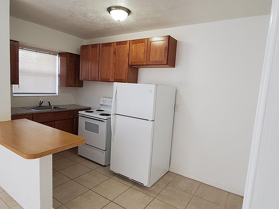 4th image of 1121 NE 15th St APT 8