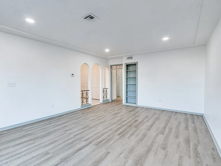 4132 NW 36th St #6 — Photo 9