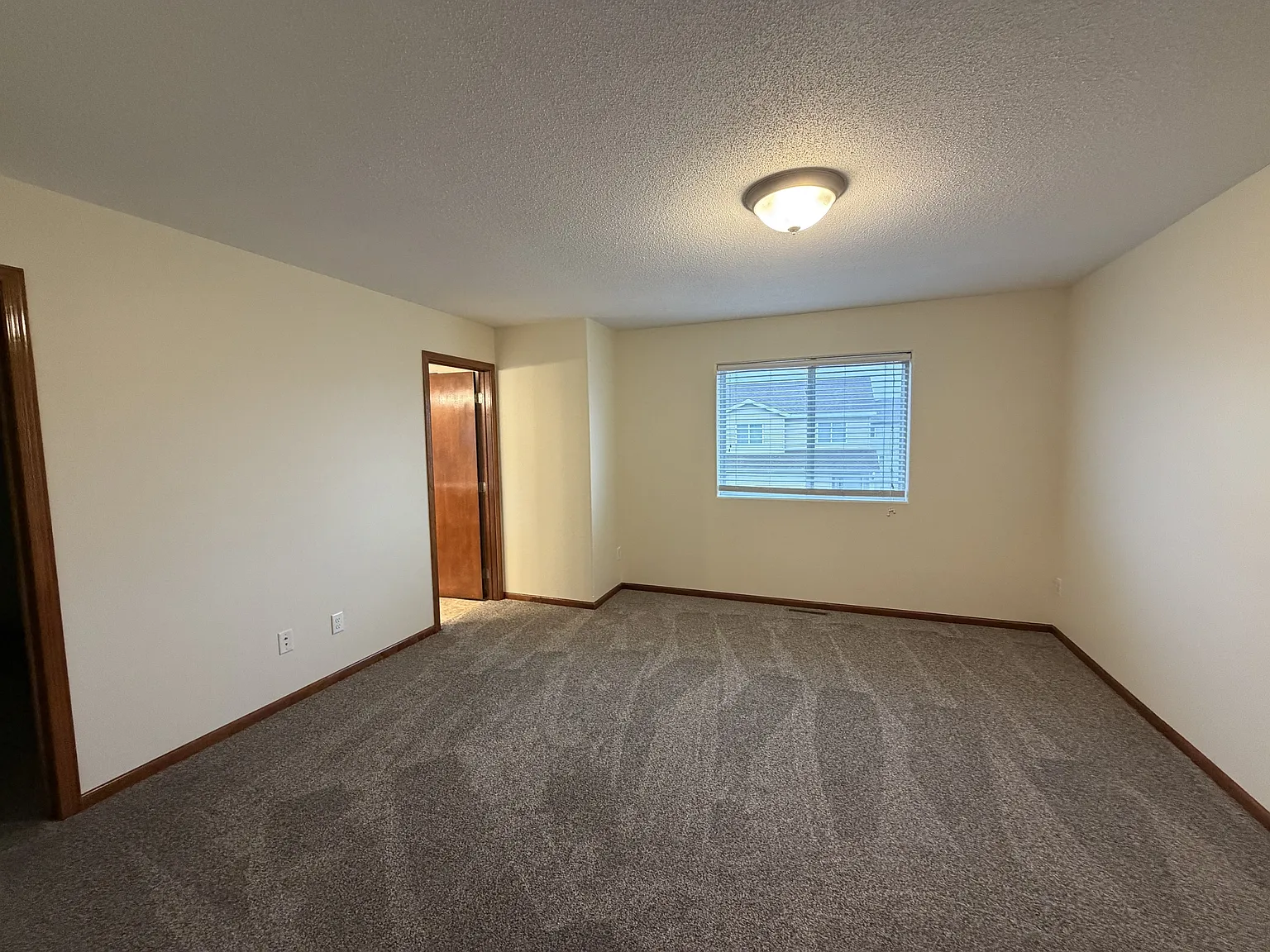 4276 Estate Dr S - 1 — Photo 3