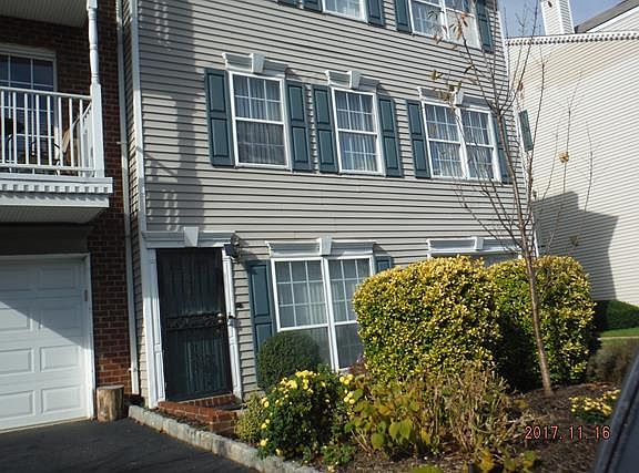 4th image of 33 Vaughan Dr #308