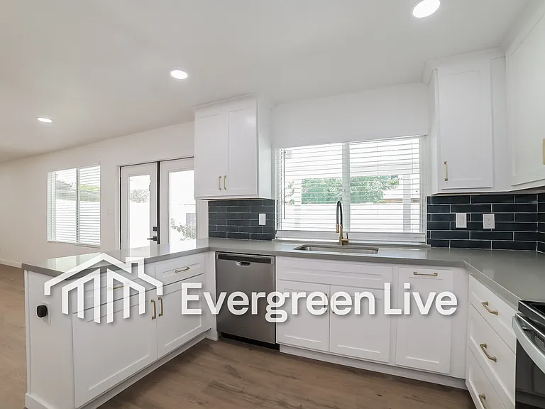 6615 W Coolidge St — Photo 3