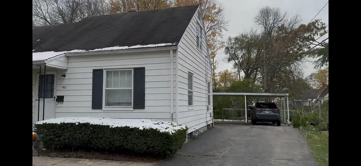 Driveway and 2 car-carport - 917 W 10th Ave