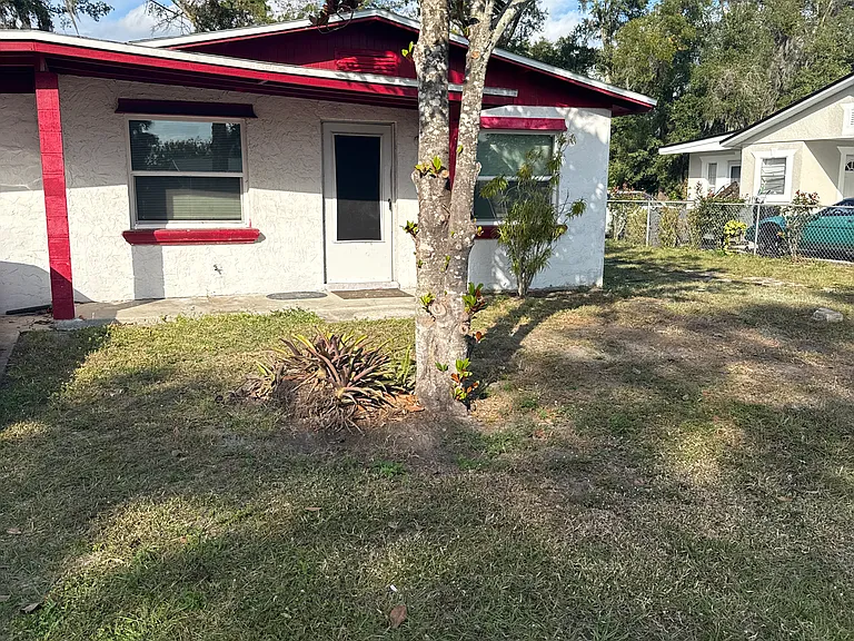 610 Plum Ln — Photo 12