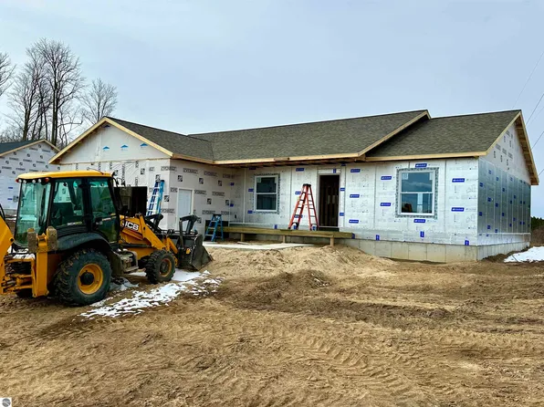 1408 Umber Dr, Traverse City, MI 49696