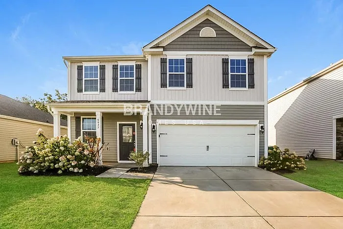 3 bed, 2.5 bath, 1898 sqft, $2,345 — Photo 2