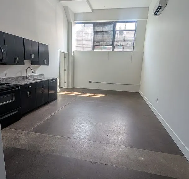 435 Tyler St — Photo 8