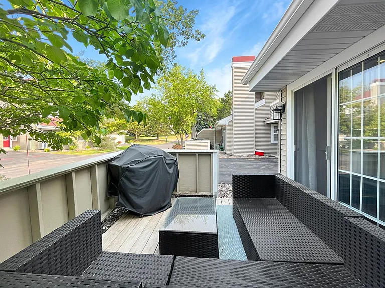 2040 Shenandoah Ct #G — Photo 19