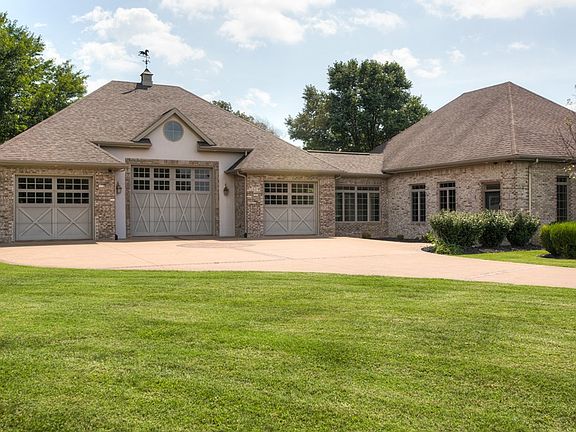 3rd image of 2749 Chatham Ln