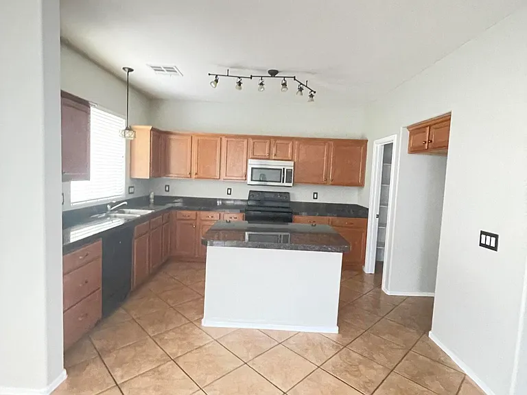 4489 E Del Rio St — Photo 6
