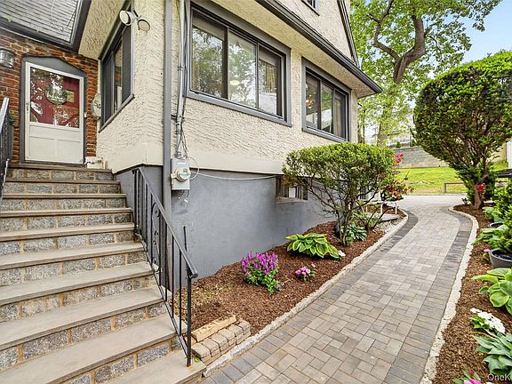 4th image of 54 Midland Avenue