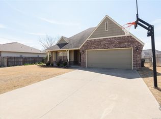 110 W 135th St N, Skiatook, OK 74070