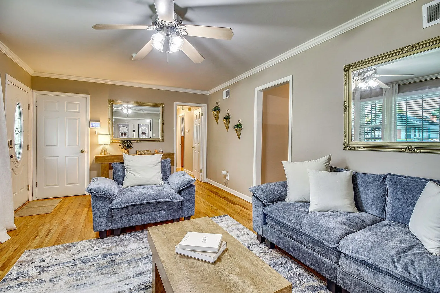 3 bed, 1.0 bath, 1270 sqft, $5,056 — Photo 4