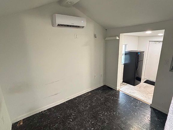 5th image of 6004 Murray Hill Dr #4