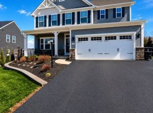 118 Red Pine Dr, Coraopolis, PA