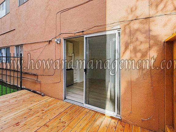 4th image of 1120 6th St Unit 11