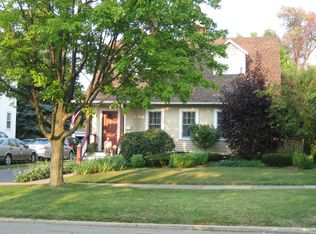 857 Summit Ave, Lake Forest, IL 60045