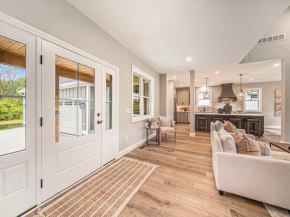 2nd image of 5182 Grande View Ln
