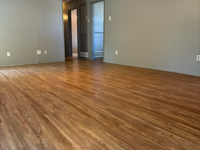 606 Laurence Dr — Photo 7