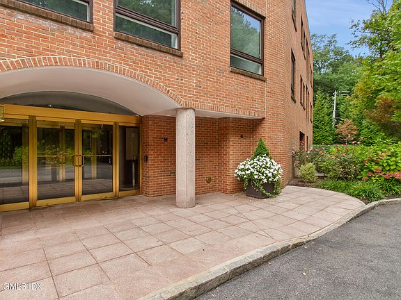 4th image of 1 Milbank Ave APT 1A