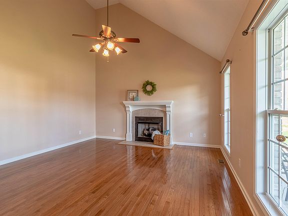5th image of 588 Mountain View Ct