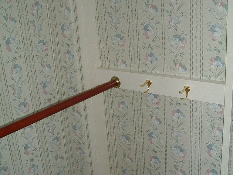 6' Closet in Front Bedroom