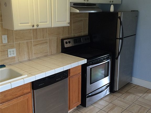 3rd image of 905 E Wright Ave