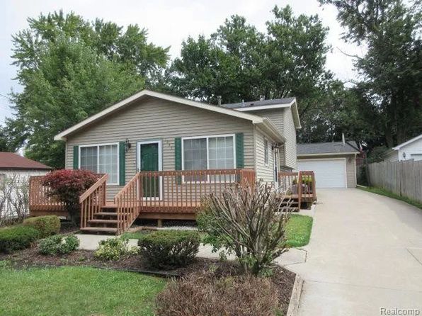 1043 Olson Ave, Waterford, MI