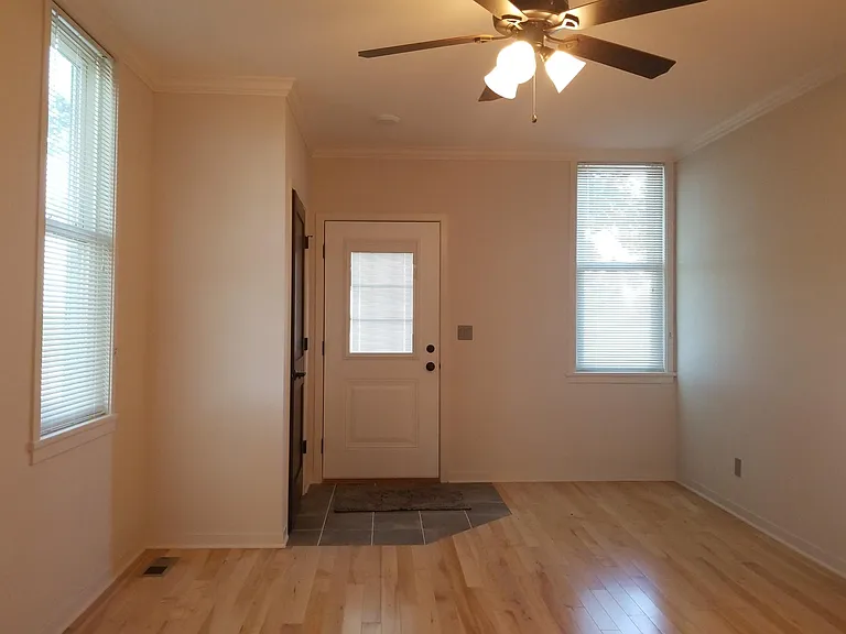 130 S Teller Ave — Photo 8