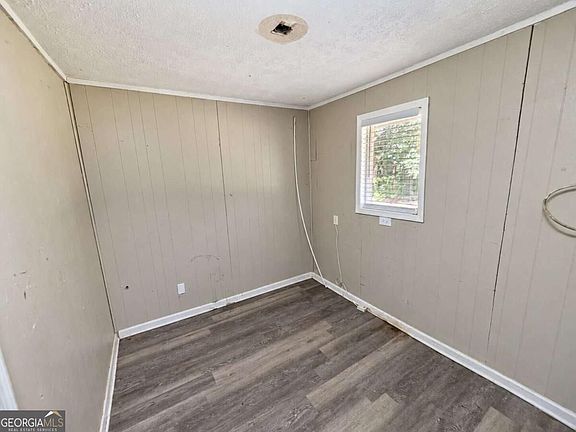 5th image of 524 Sawmill Rd