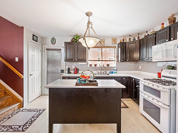 5th image of 36 Pebble Ln