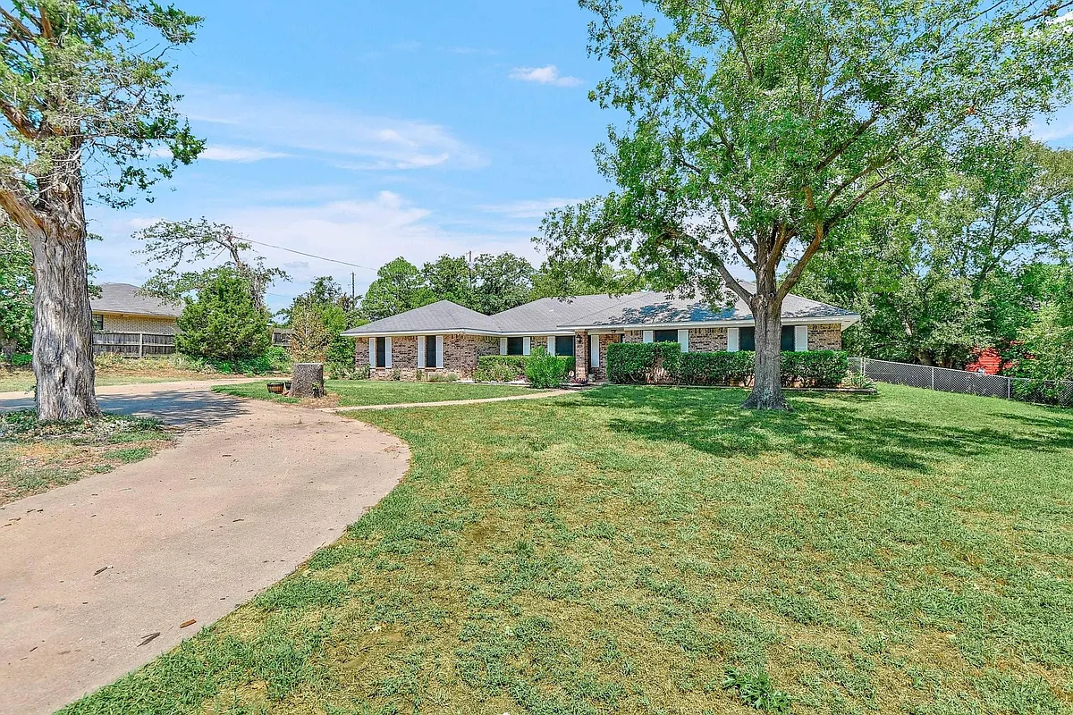 Building Photo - 2631 Stafford Dr