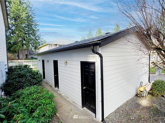 5th image of 9607 161st St E APT H