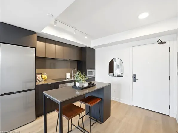 1 Jarvis St #912, Hamilton, ON L8R 0A8