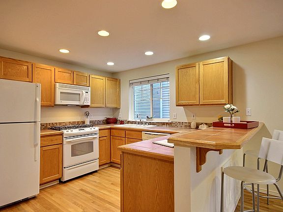 4th image of 8510B Midvale Ave N