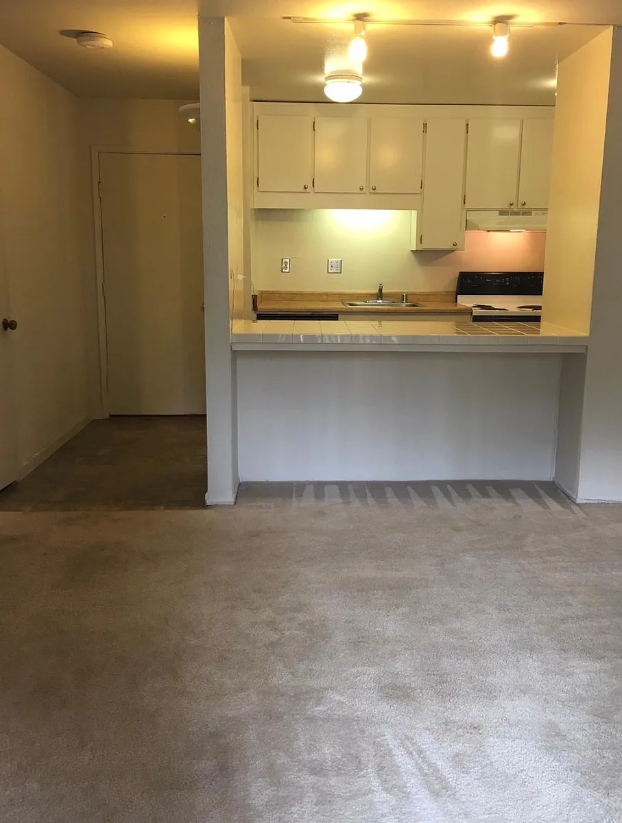 Building Photo - 185 Sierra Dr #209