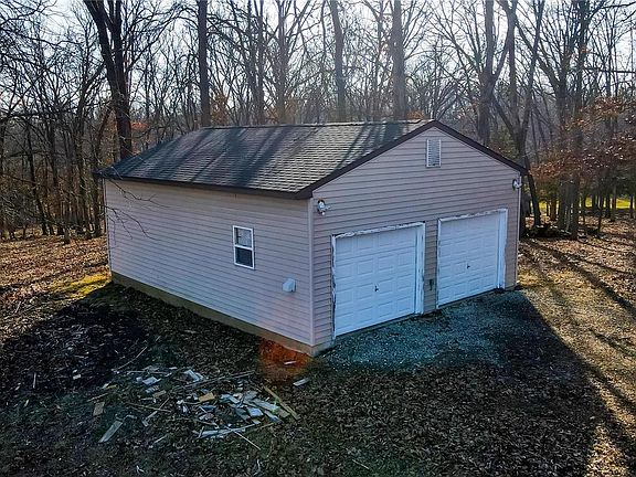 4th image of 45 Woodlake Ln