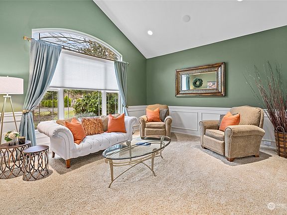 Gleaming front room >
