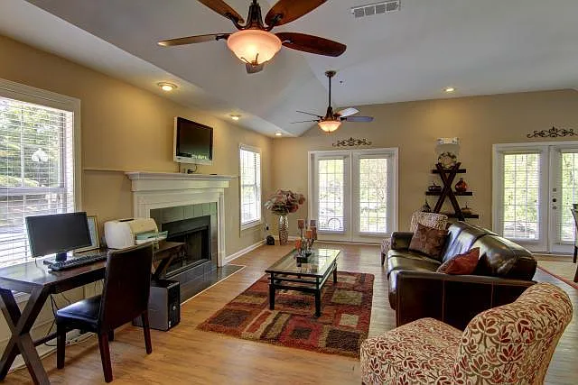4911 S Cobb Dr SE — Photo 8